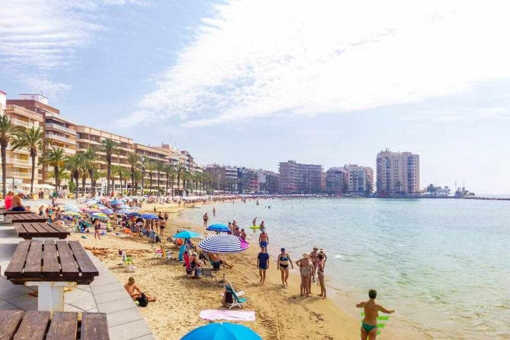 Apartamento Pink Maritimo Torrevieja Exterior foto